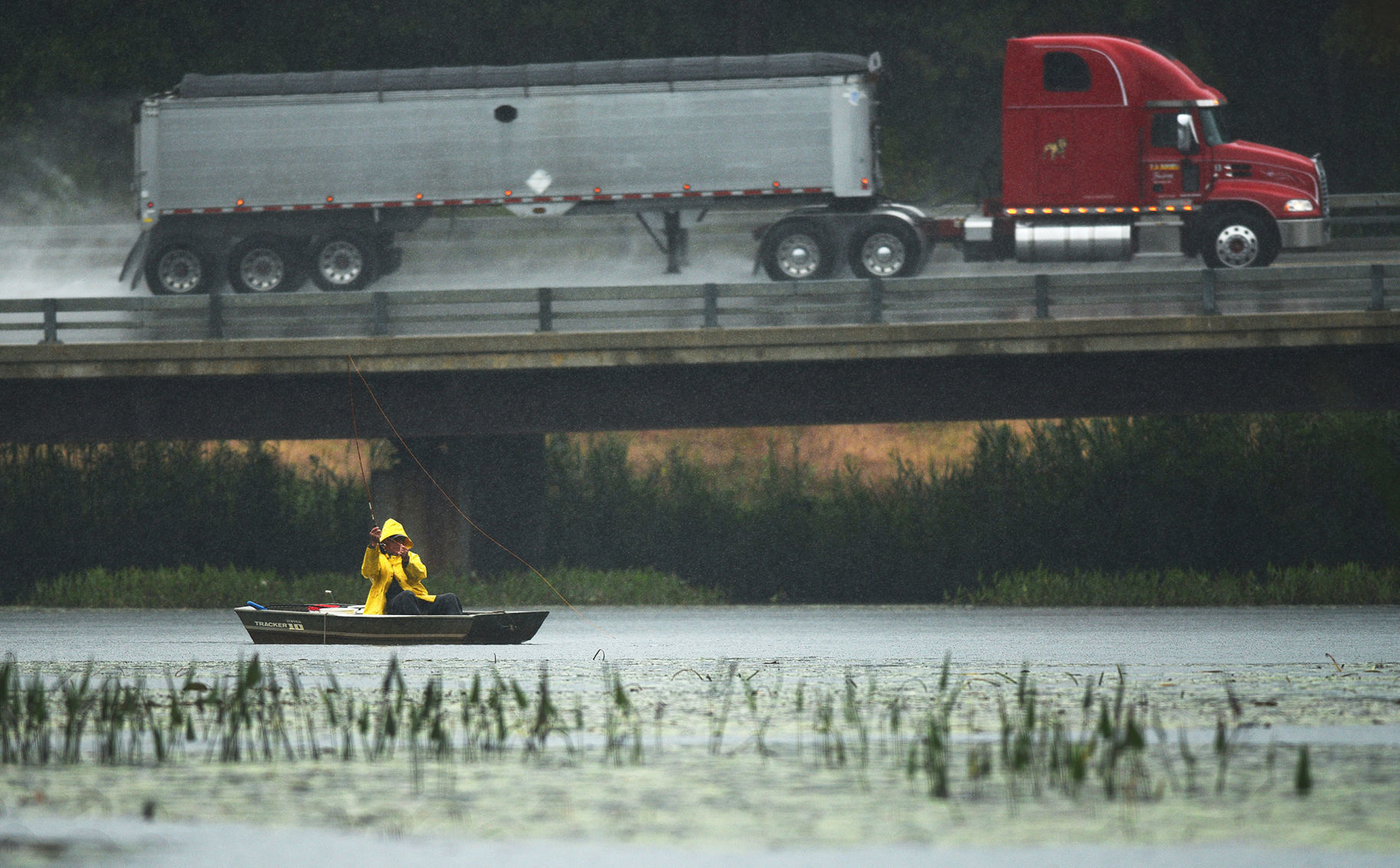 181224-news-picsoftheyear-0926_loc_fisherman_ROY_2_0907.jpg